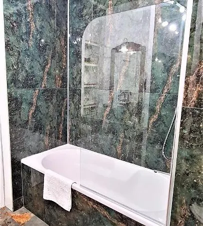 Central Arghezi Art Deco Piata Universitatii Апартаменты *