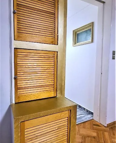 Central Arghezi Art Deco Piata Universitatii דירה